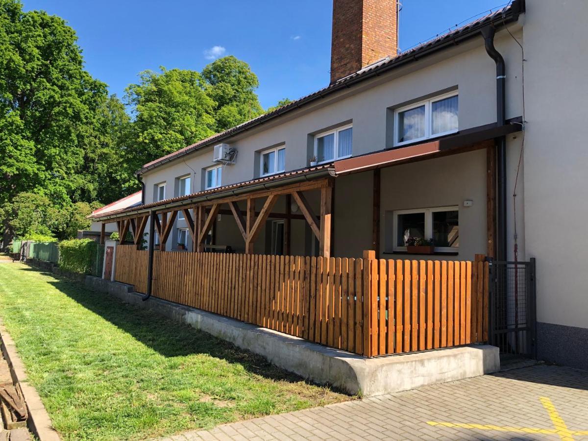 Apartman Zeleznice Lejlighed Eksteriør billede