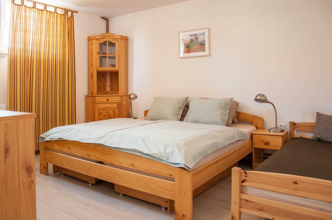 Apartman Zeleznice Lejlighed Eksteriør billede